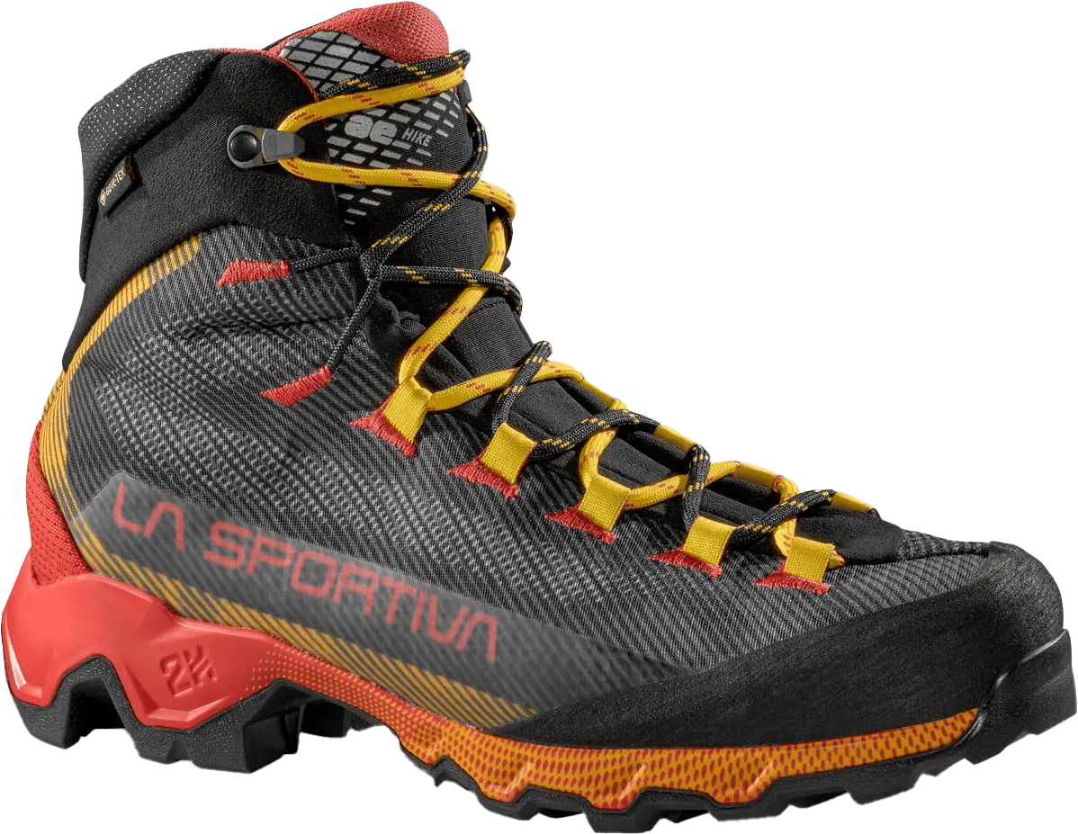 Svart La Sportiva Aequilibrium Hike GTX med gule detaljer sett fra siden